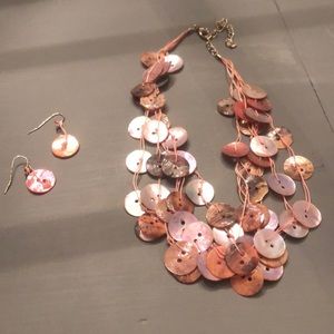 Pretty button necklace 18”